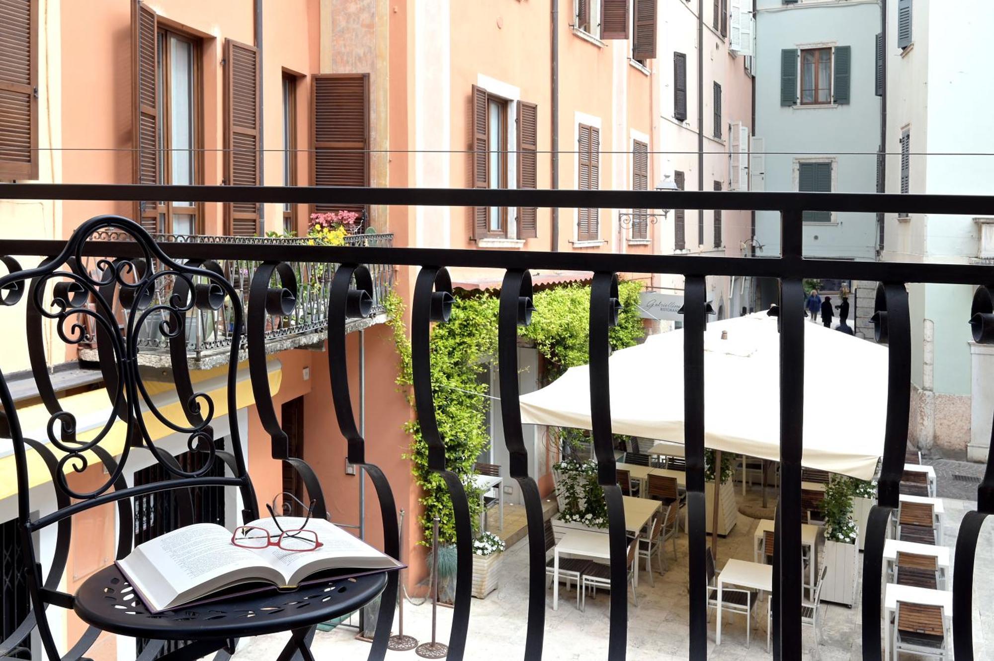 Cavour Apartments Salo Luaran gambar